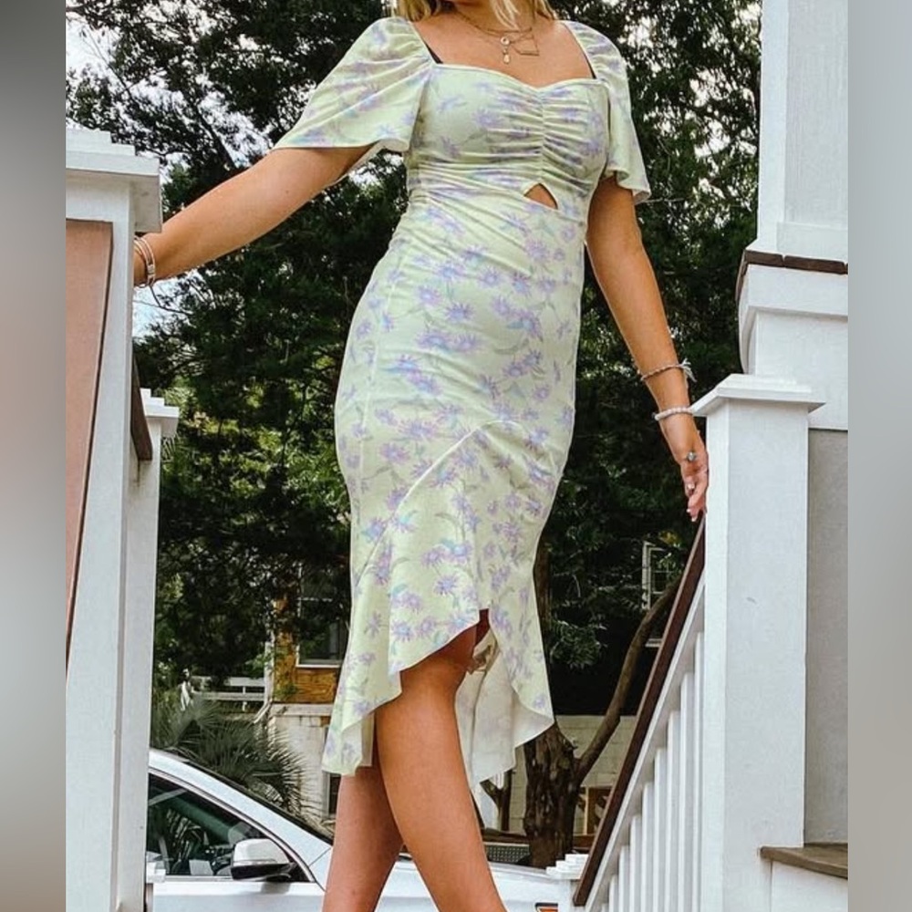 Floral Print Dress with Ruffled Sleeves!
